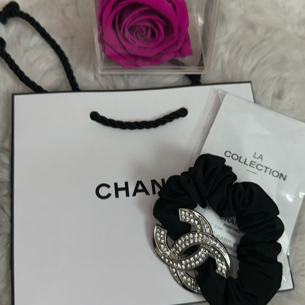 NWT Chanel Beauty Black Scrunchie With Silver CC Logo Novelty Hair Accessories